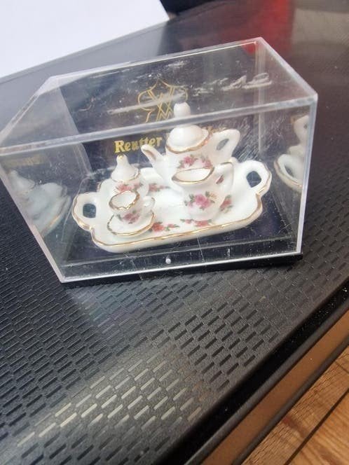 Reutter Porselein Miniatuur Theeservies in Vitrine, Ophalen of Verzenden