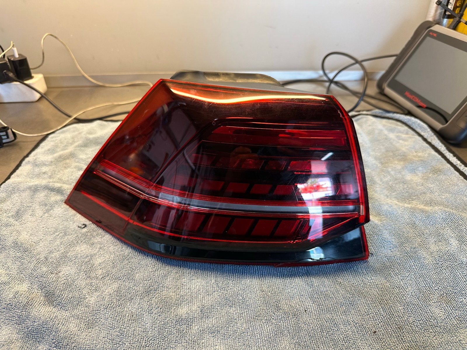 VW Golf 7.5 LED achterlicht links (kleine barst) 5G0.945.207, Auto-onderdelen, Verlichting, Ophalen, Gebruikt, Volkswagen