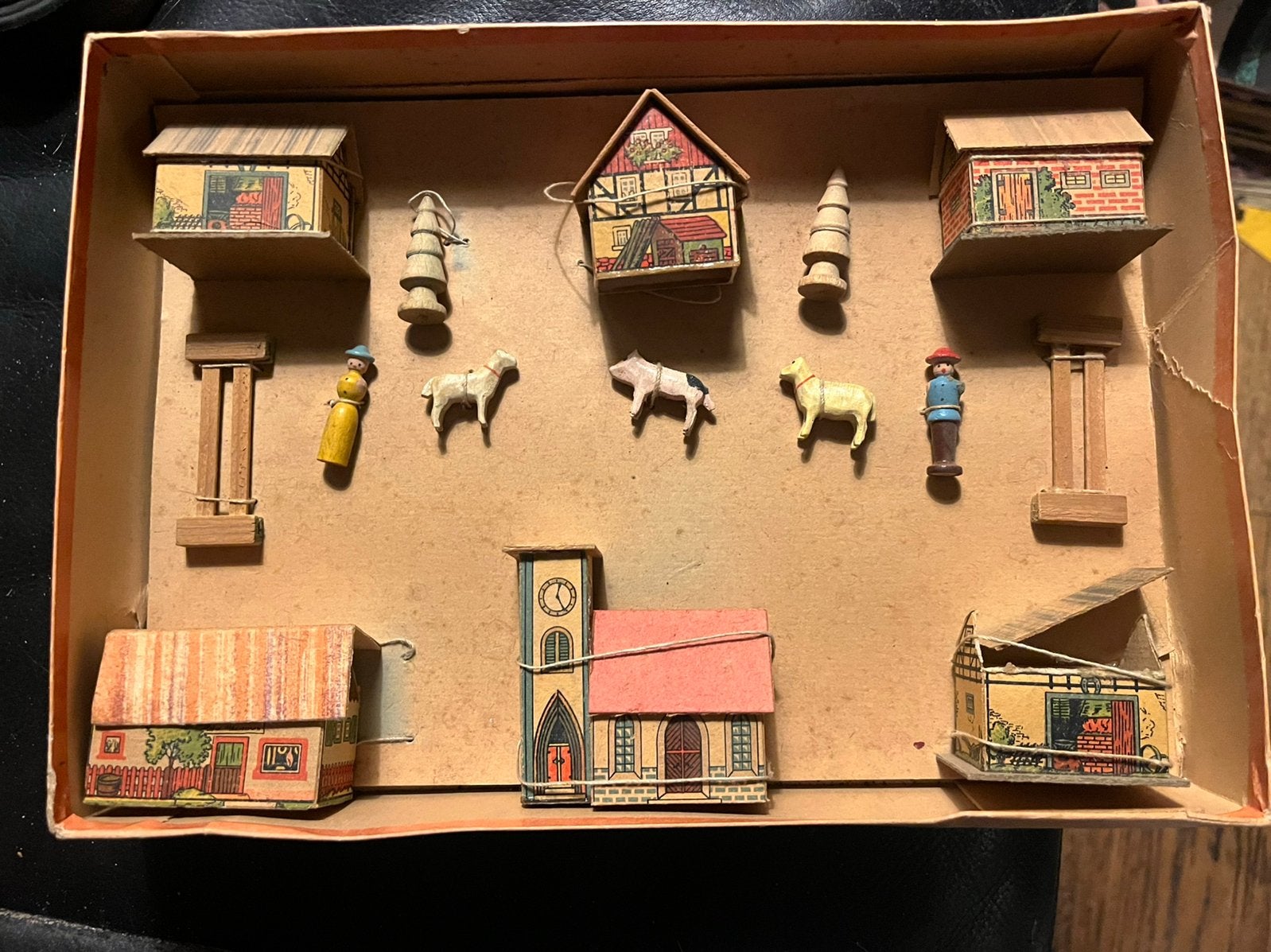 Dorpje ertsgebergte, Ophalen of Verzenden, Zo goed als nieuw, Poppenhuis