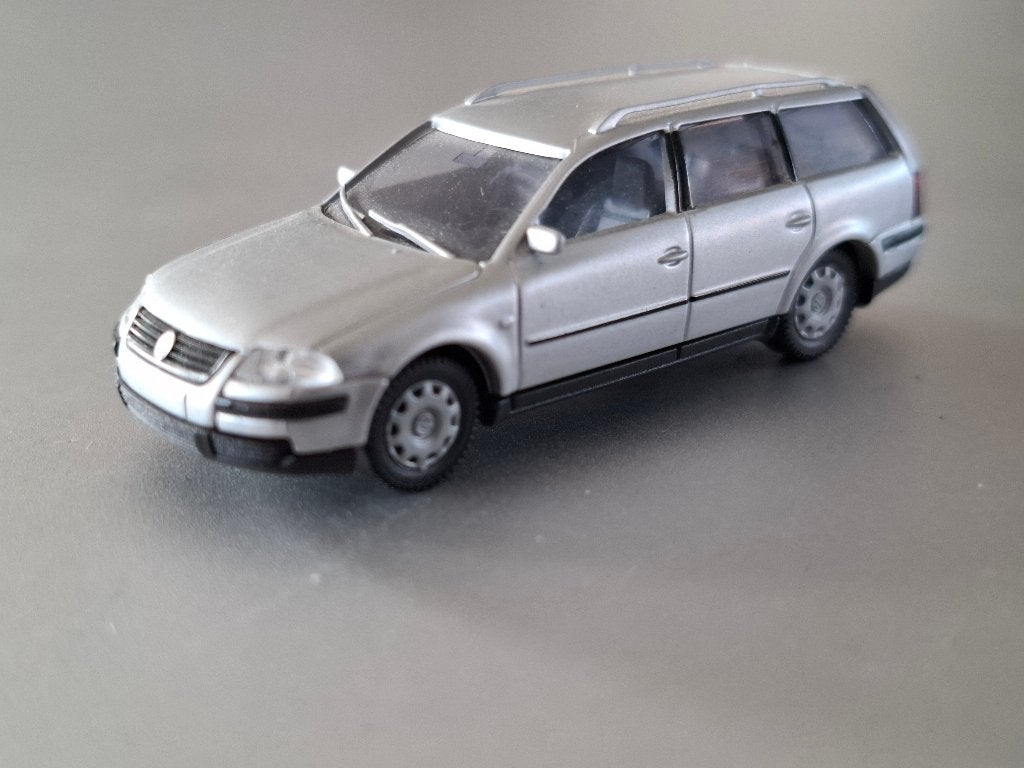 1:87 Volkswagen VW Passat B5 Variant AWM € 6, Hobby en Vrije tijd, Modelauto's | 1:87, Ophalen of Verzenden, Zo goed als nieuw