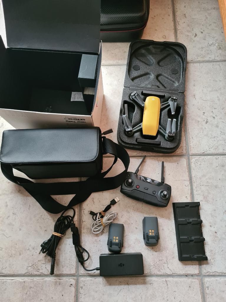 DJI Spark geel 2 accus lader controller tas  propguards, Audio, Tv en Foto, Drones, 250 tot 900 gram, Cameradrone, Return to Home
