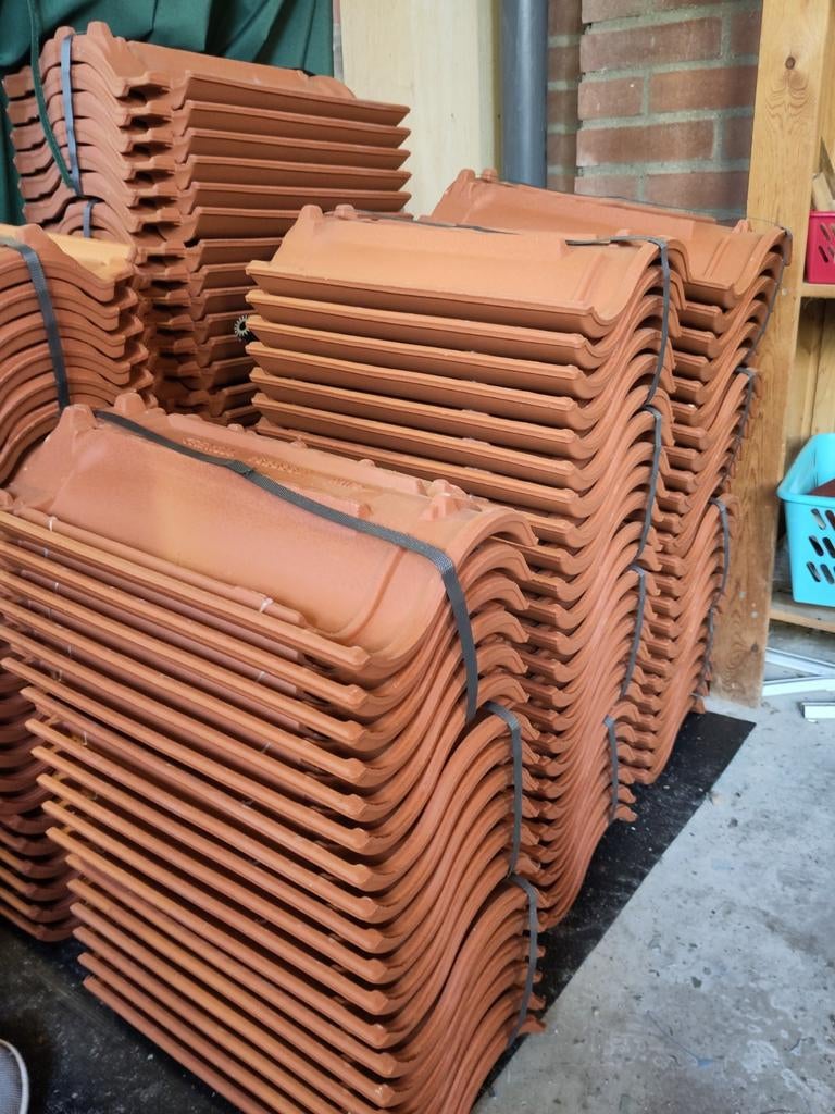 110 nieuwe keramische rode dakpannen, Doe-het-zelf en Verbouw, Dakpannen en Dakbedekking, Ophalen