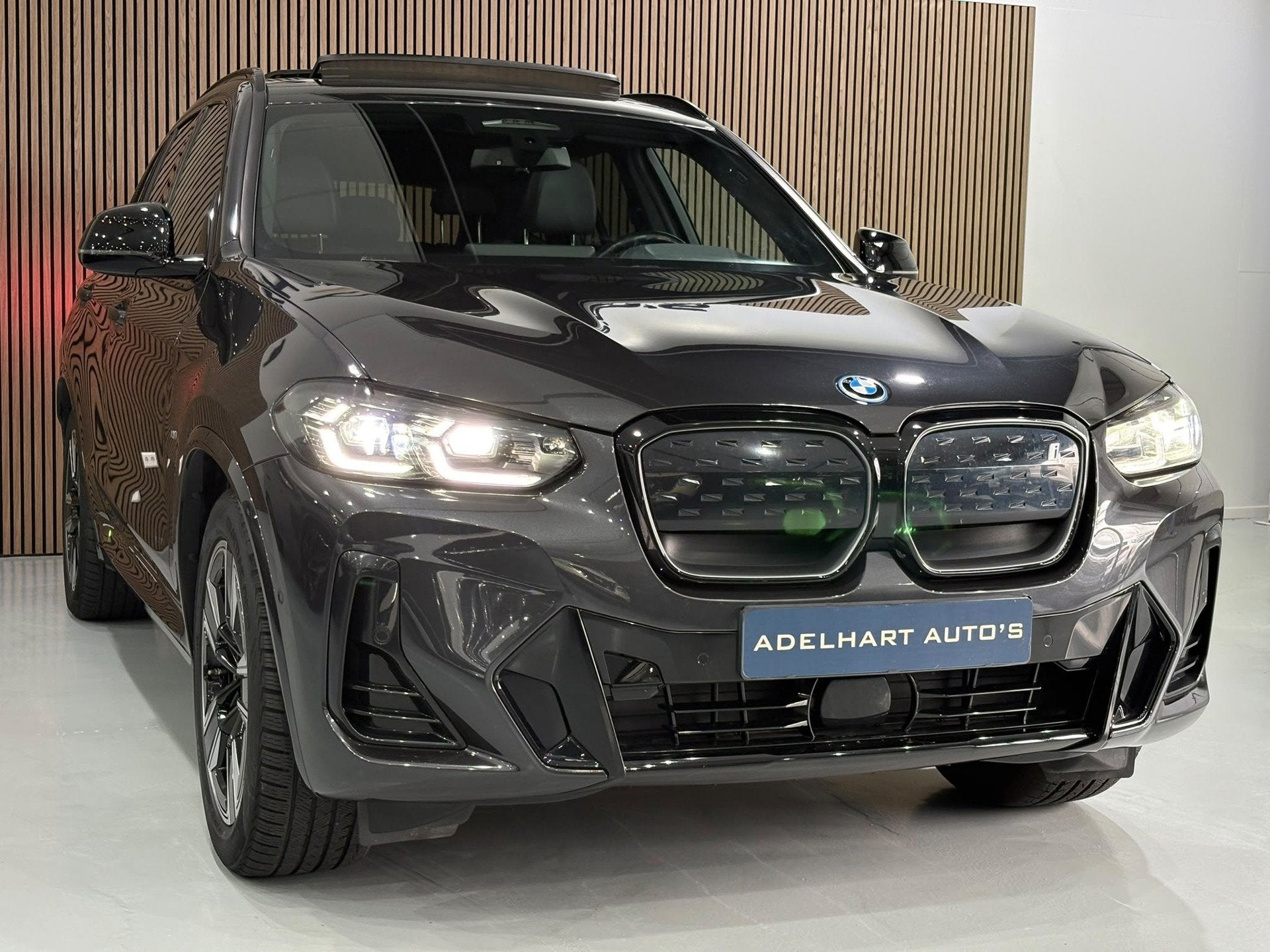 BMW IX3 Executive 80 kWh M sport 100% SOH / Panoramadak / Fu, Achterwielaandrijving, Gebruikt, Automatische klimaatregeling, 80 kWh