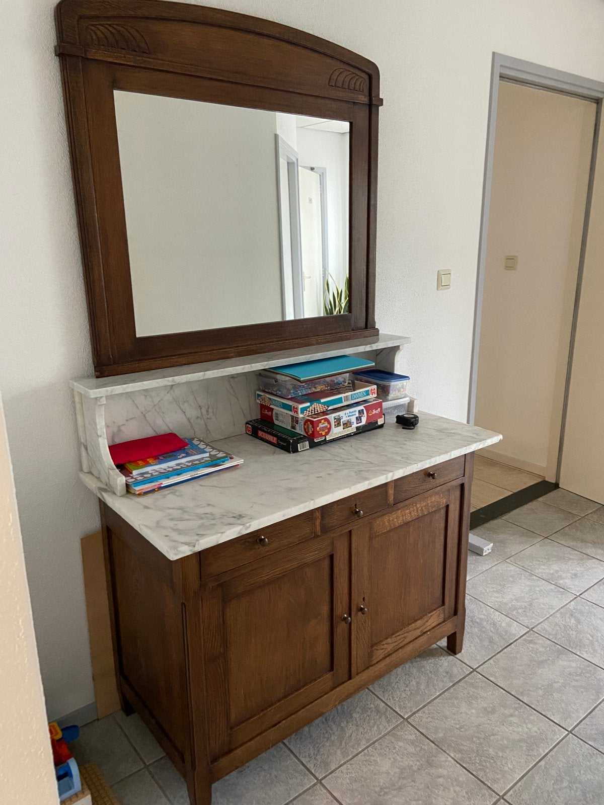 Commode met spiegel, Ophalen