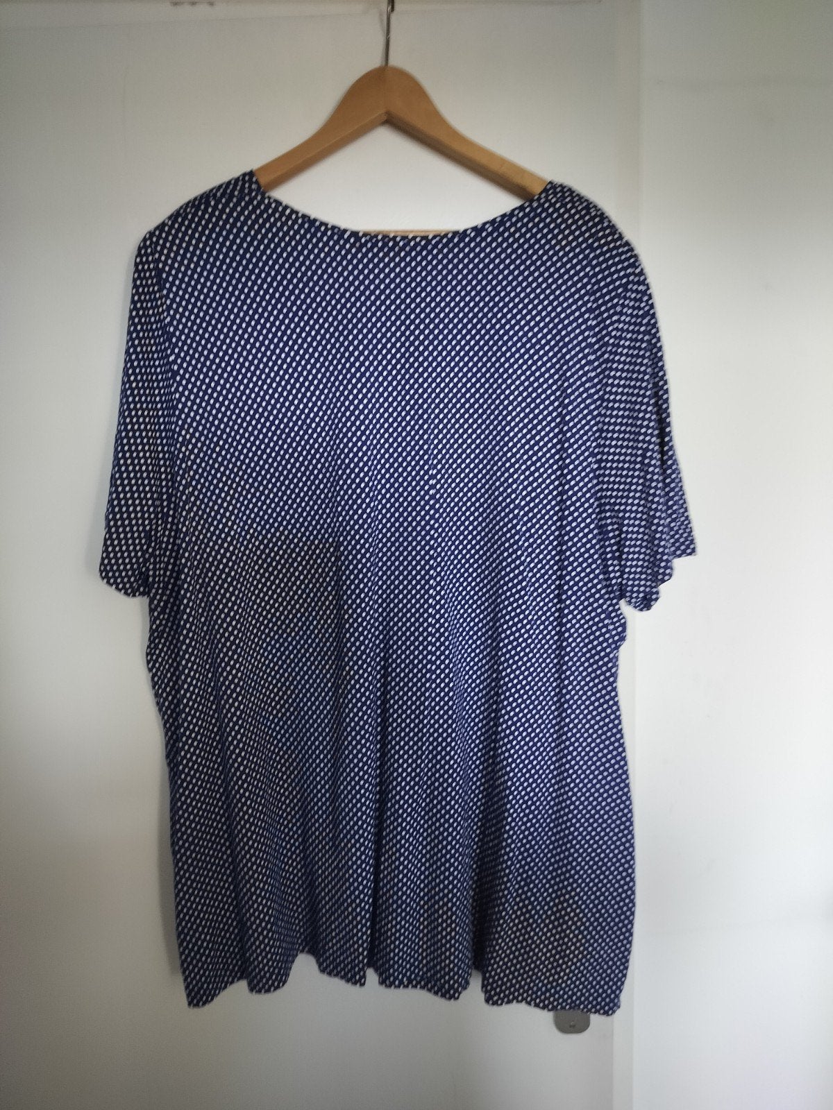 Blauwe blouse met witte stippen, Blauw, Maat 42/44 (L), Ophalen of Verzenden, Korte mouw