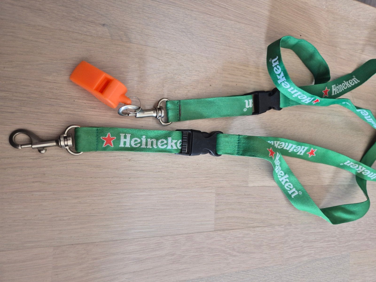 Heineken Lanyard met fluitje - Nieuw, Verzamelen, Ophalen of Verzenden, Nieuw, Gebruiksvoorwerp