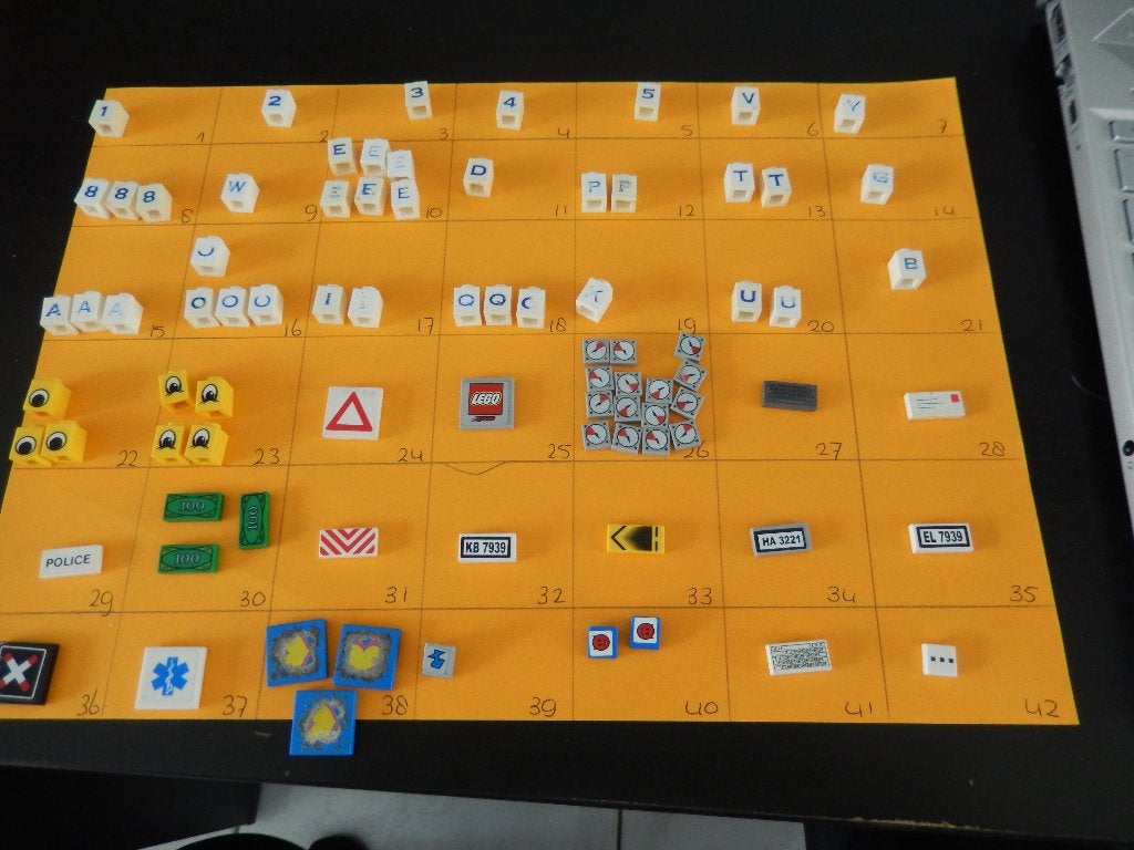 Diverse lego onderdelen met een sticker (zie foto's), Ophalen of Verzenden, Gebruikt, Lego