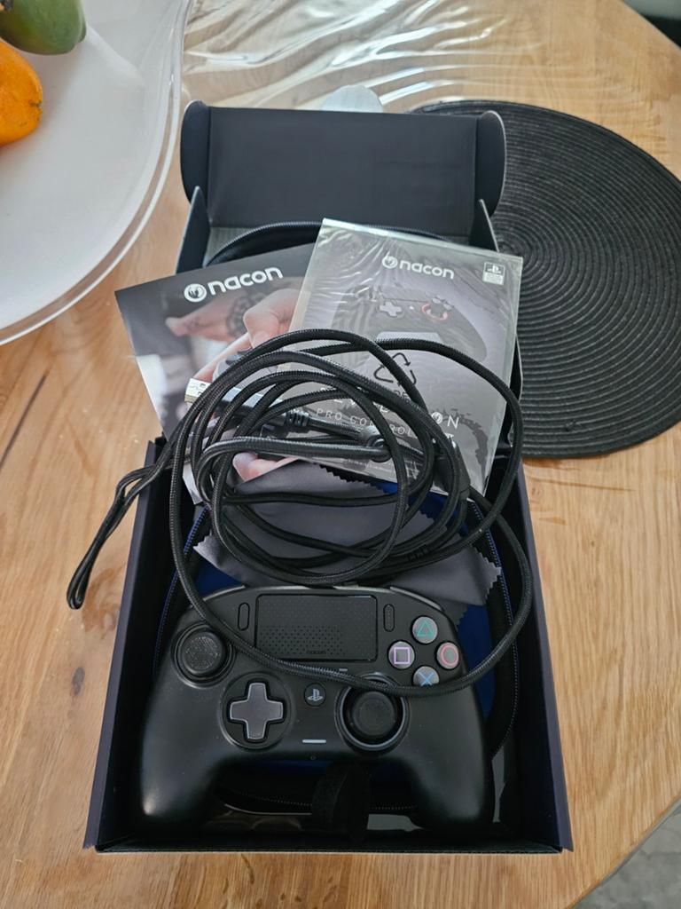 Nacon Revolution Pro Controller, Ophalen, Zo goed als nieuw, Controller, PlayStation 4