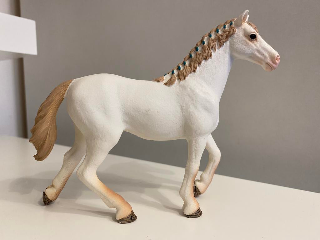 Schleich Exclusive English Thorougbred ~ 97780, Verzamelen, Dierenverzamelingen, Zo goed als nieuw, Beeldje of Figuurtje, Paard