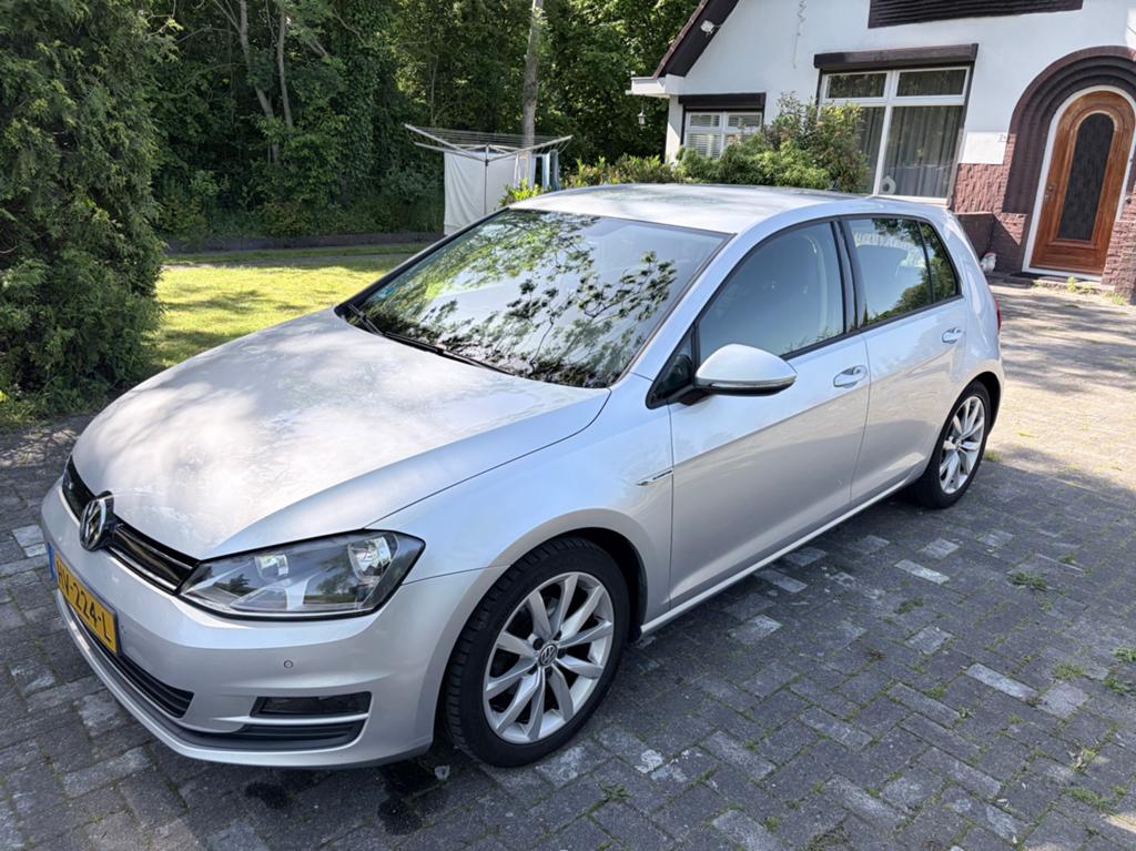 Vw Golf 7 Blue motion 1.0 TSI 85KW 5D 2015 Grijs, Auto's, Volkswagen, Particulier, Golf, ABS, Achteruitrijcamera, Airbags, Airconditioning