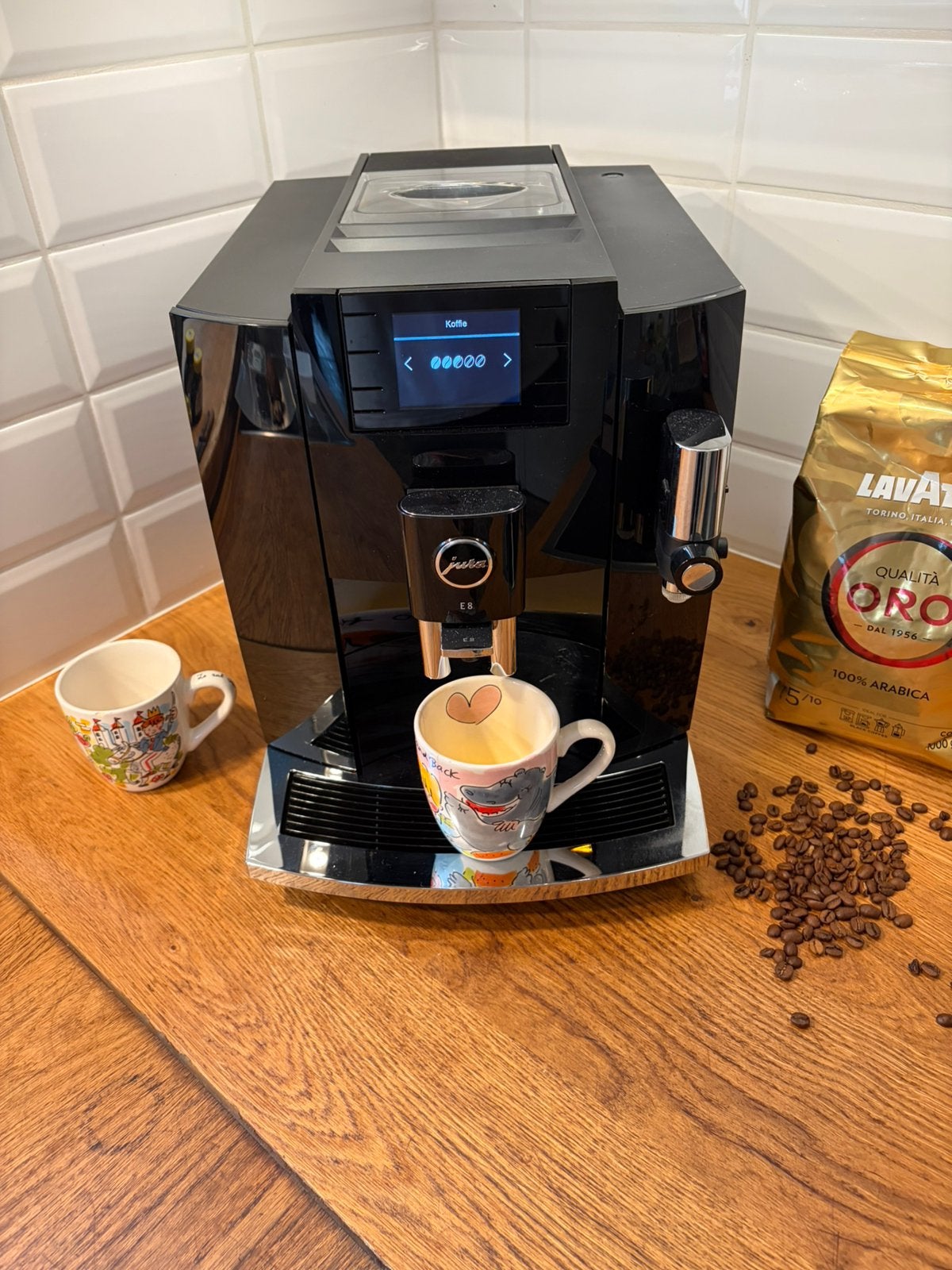 Jura E8 zeer mooie machine️️️, 10 kopjes of meer, Ophalen of Verzenden, Zo goed als nieuw, Koffiemachine