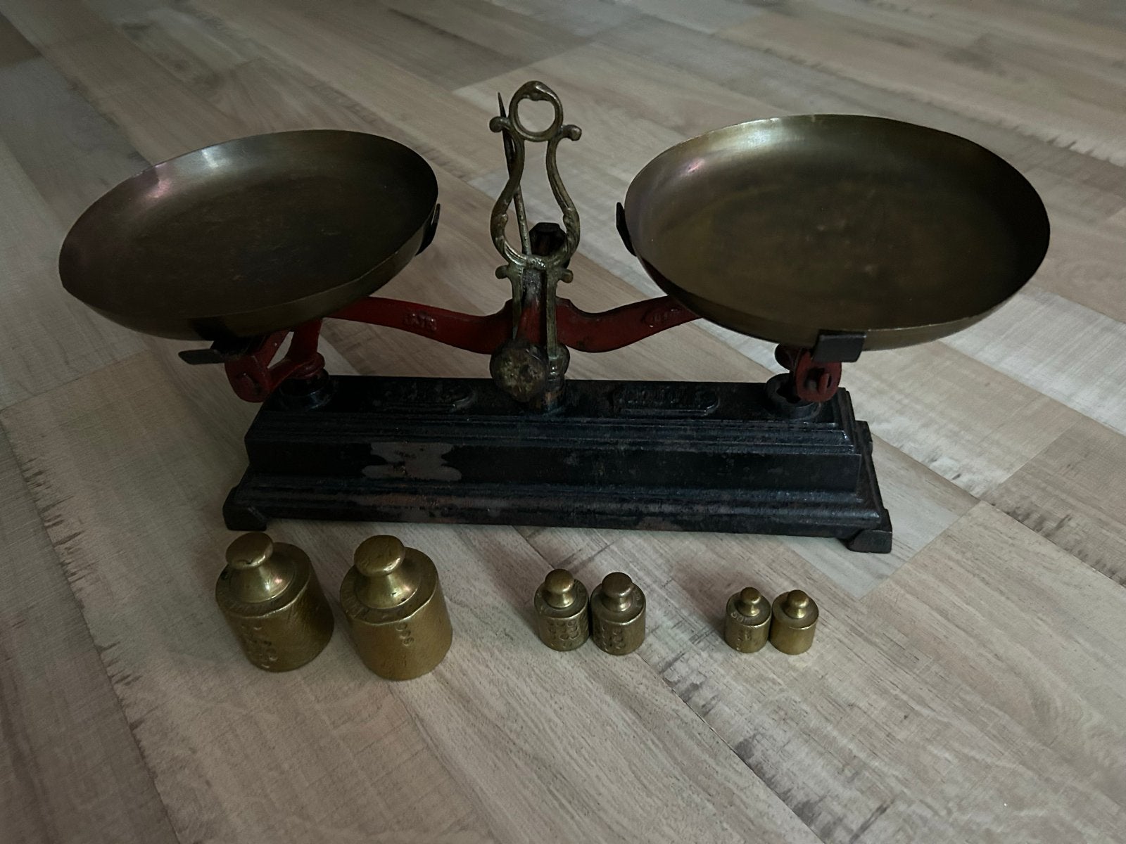 Antieke vintage weegschaal met koperen gewichten, Ophalen of Verzenden, Koper