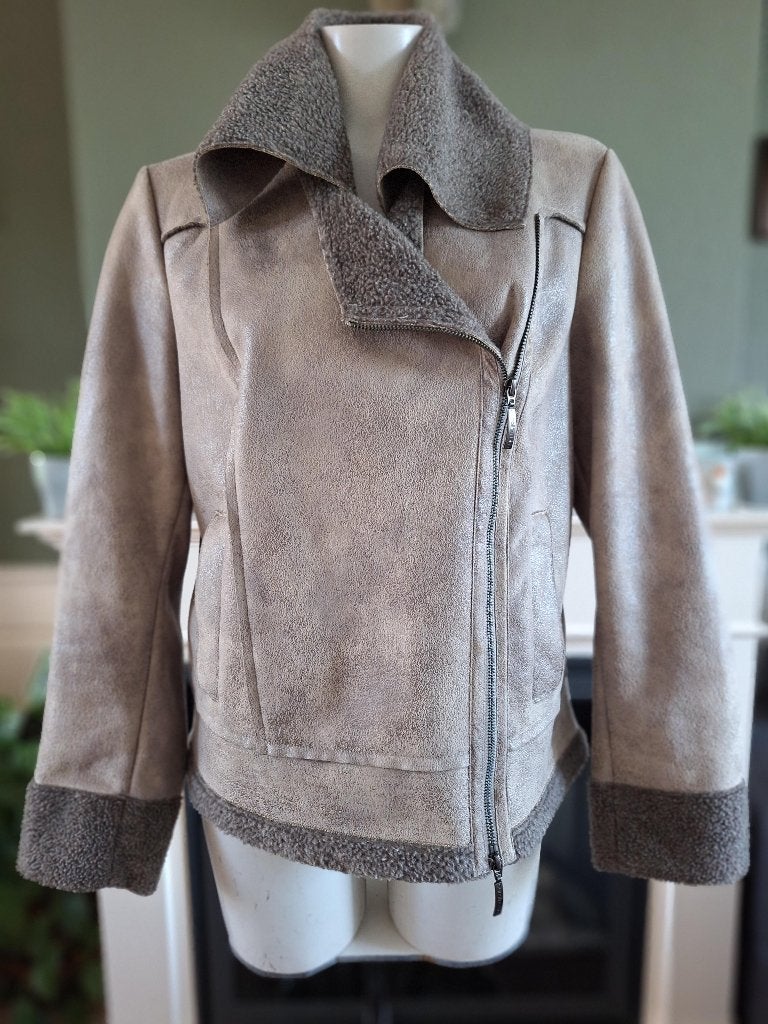 Caroline Biss lammycoat lammy coat jas beige 40 bijna nieuw, Maat 38/40 (M), Verzenden, Beige, Zo goed als nieuw