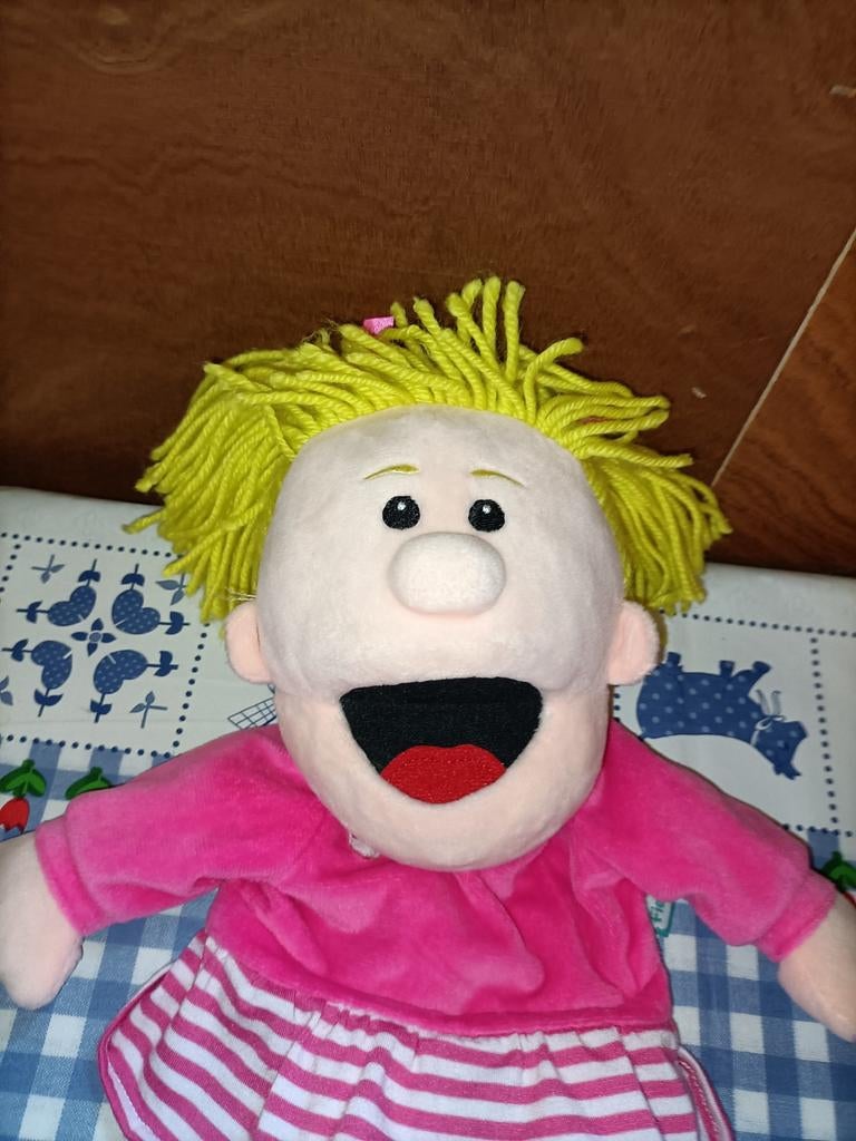 Leuke buikspreekpop meisje met roze jurk 40 cm groot, Ophalen of Verzenden, Zo goed als nieuw, Overige typen