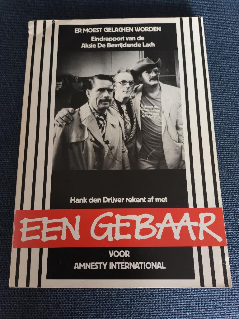 EEN GEBAAR - Aksie De Bevrijdende Lach - AMNESTY - BOEK, Ophalen of Verzenden