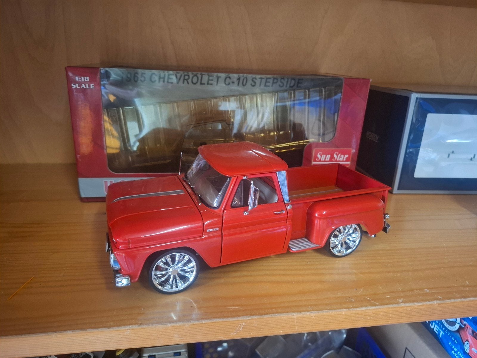 Sun Star 1:18 Chevrolet Stepside 1965 - Wielen Vast, Ophalen of Verzenden, Gebruikt, Auto, Sun Star