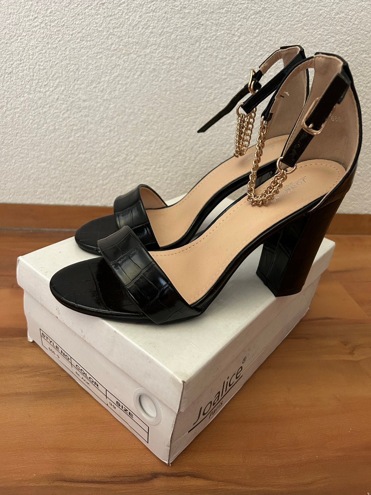 Zwarte pumps met blokhak en ketting - Maat 39, Pumps, Zwart, Nieuw, Ophalen of Verzenden