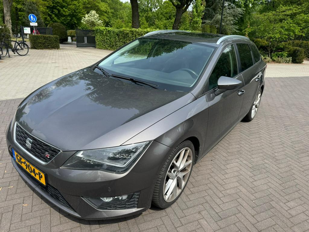 Seat Leon 1.4 ecoTSI ACT FR Dynamic 150 PK DSG 2015 PANO LED, Euro 5, Zwart, 4 cilinders, 150 pk