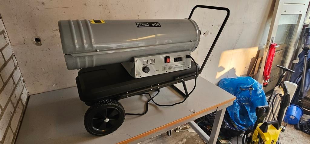 Apex Diesel heater - zo goed als nieuw, Doe-het-zelf en Verbouw, Ophalen, 30 tot 80 cm, Kachel, Zo goed als nieuw