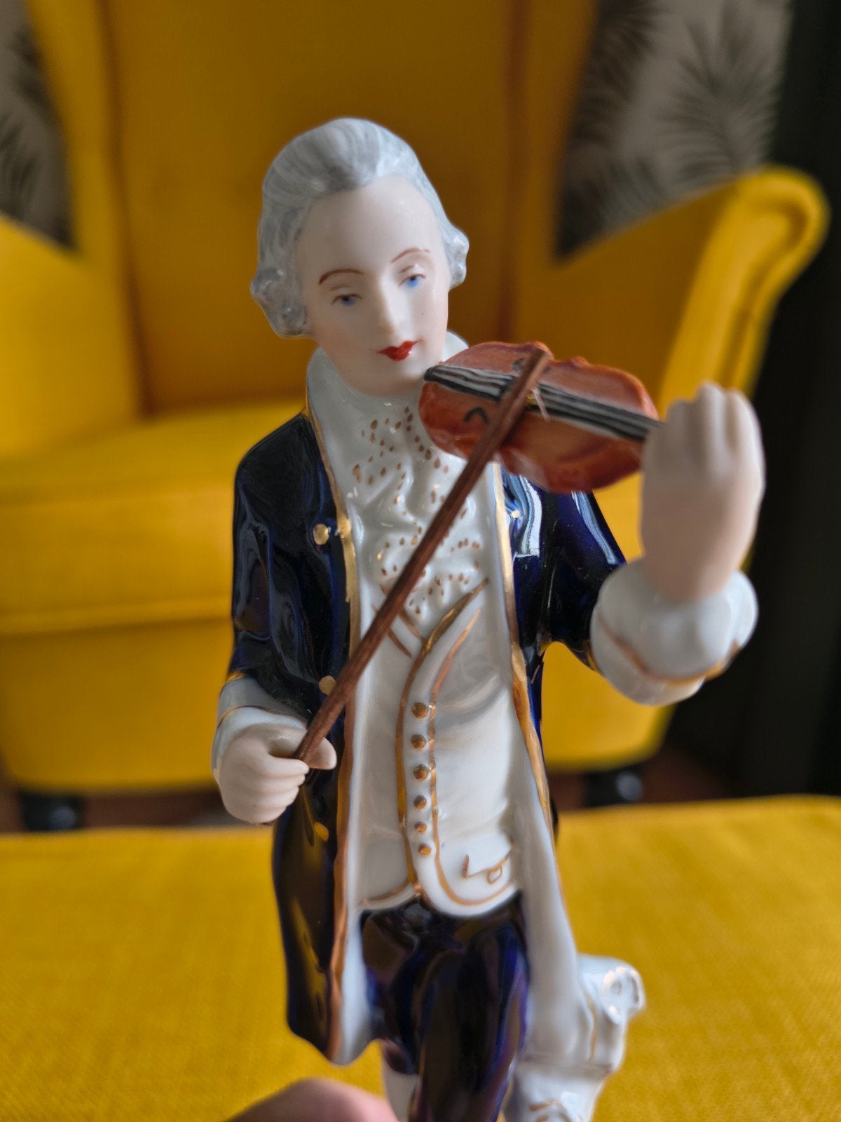 Vintage Porseleinen Beeldje Vioolspeler, Antiek en Kunst, Ophalen