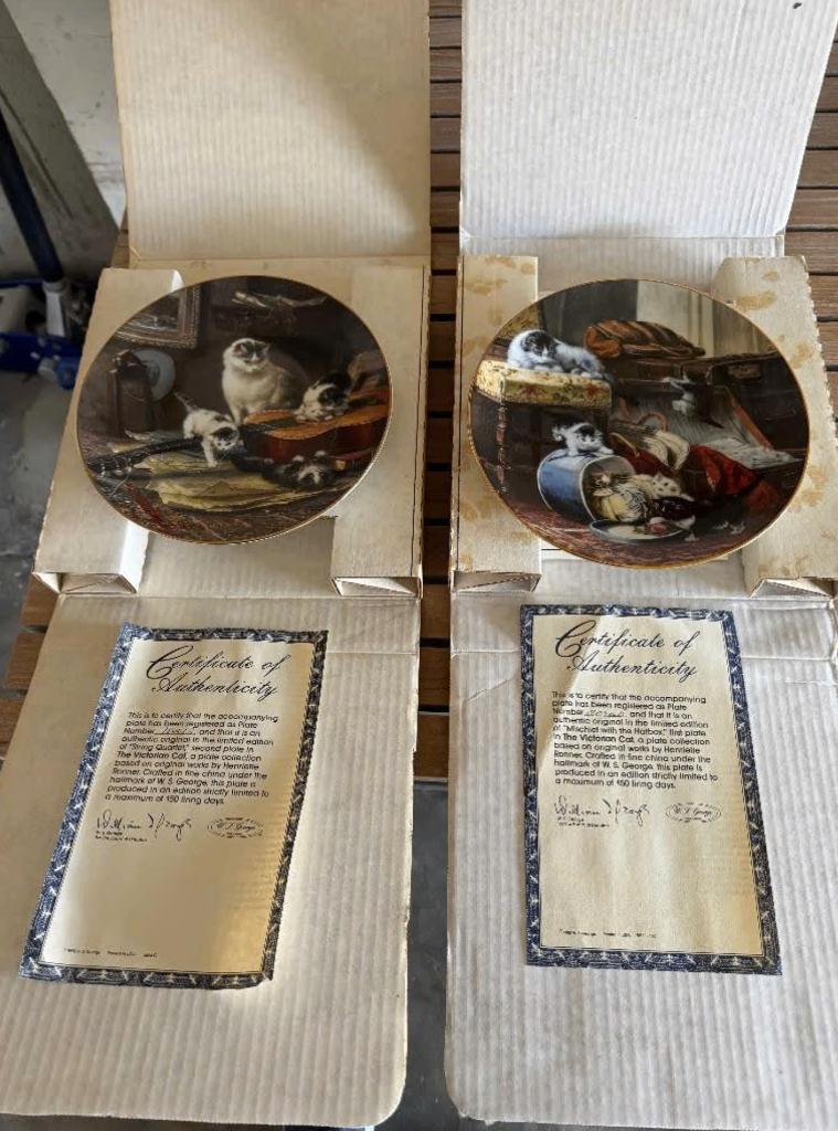 2x W.L George beschilderde wandborden met poezen+ certficaat, Meerkleurig, Steen/keramiek, Ophalen of Verzenden, Zo goed als nieuw