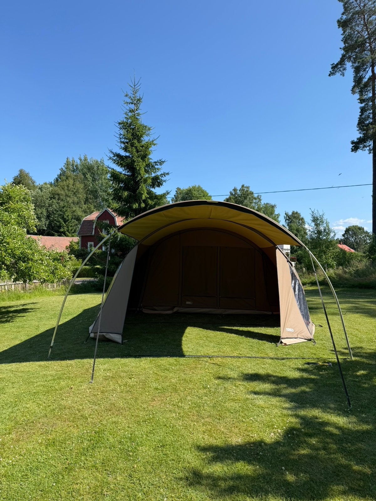 Falco havik 4600 incl zonnenluifel en kapstok, Ophalen, Zo goed als nieuw, Tot en met 4
