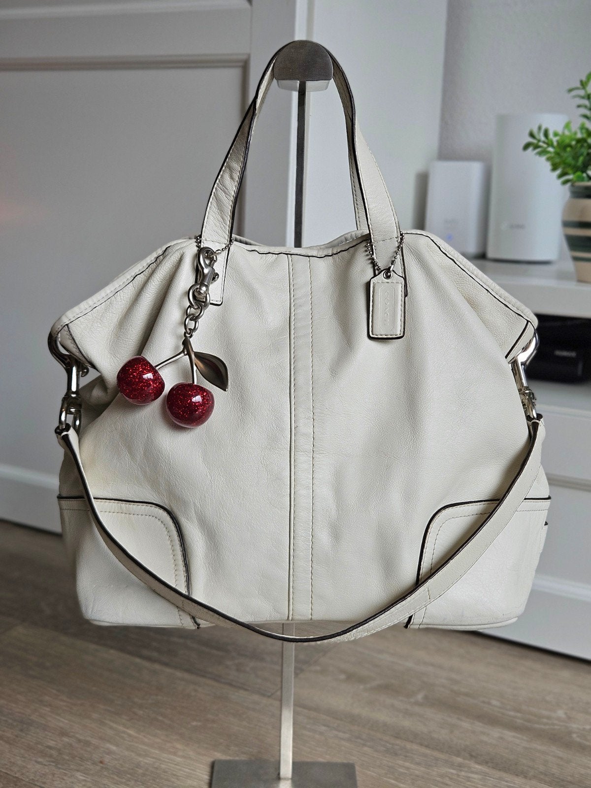 Witte Coach handtas met kersenhanger, Ophalen of Verzenden, Gebruikt, Wit, Handtas