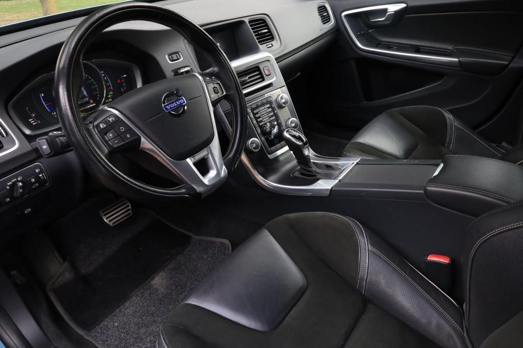 Volvo V60 1.6 T3 R-Design Aut. | Sportpakket | Automaat | Di, Auto's, Volvo, Gebruikt, Zwart, 4 cilinders, 150 pk