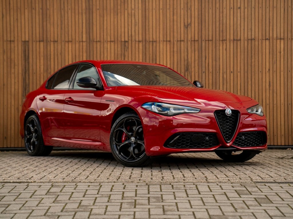 Alfa Romeo Giulia 2.0T GME AWD Competizione 280pk | Q-velgen, Auto's, Alfa Romeo, Zwart, 4 cilinders, Bedrijf, Automatische klimaatregeling