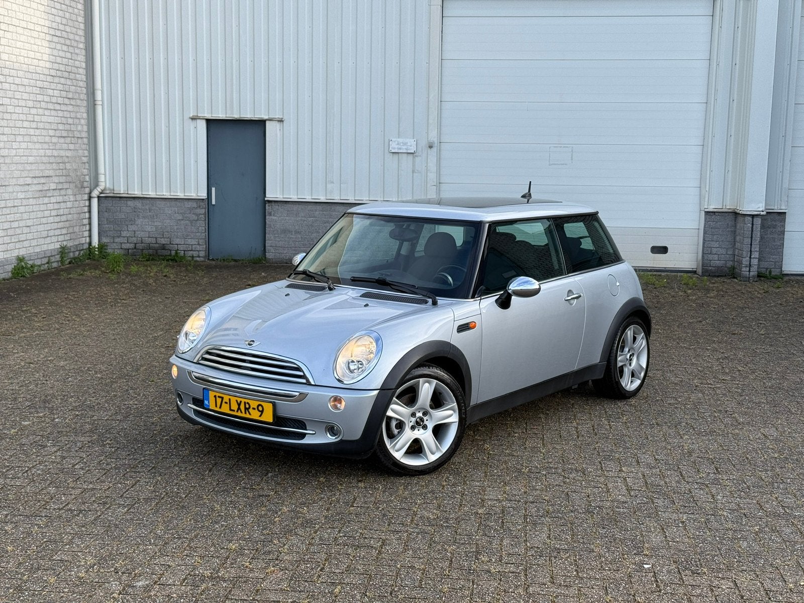 Mini 1.6 ONE 2007 Grijs, Auto's, Voorwielaandrijving, Zwart, 4 cilinders, 4 stoelen