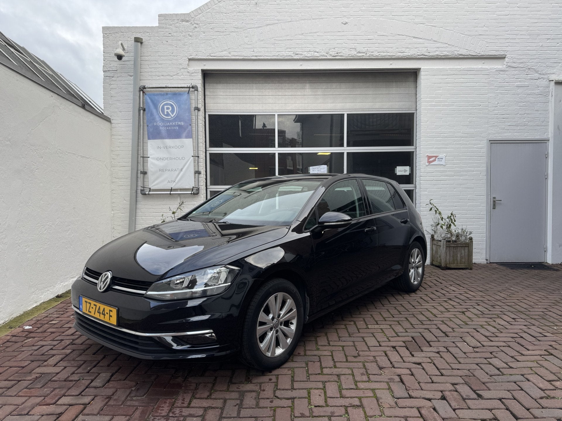 Volkswagen Golf 1.0 TSI Comfortline Business Clima/Cruisecon, Auto's, Euro 6, Zwart, Origineel Nederlands, Bedrijf