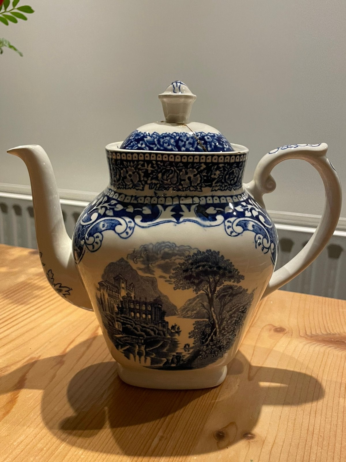 Antiek Petrus Regout "Castillo" blauw-witte thee/koffiepot, Antiek en Kunst, Ophalen of Verzenden