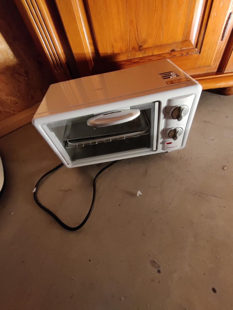 Compacte Tomado Mini-oven - Ideaal voor kleine keukens, Minder dan 45 cm, Minder dan 45 cm, Ophalen of Verzenden, Vrijstaand