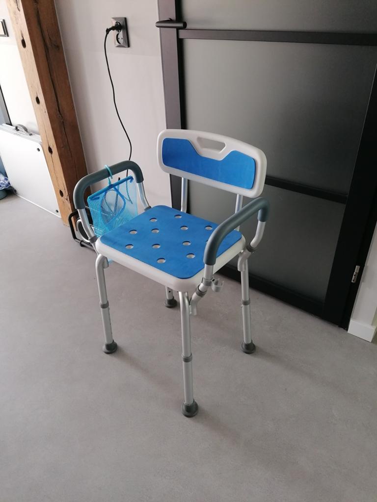 Douchestoel afneembare rugleuning en armleuning Douchekruk, Diversen, Verpleegmiddelen, Ophalen of Verzenden, Zo goed als nieuw