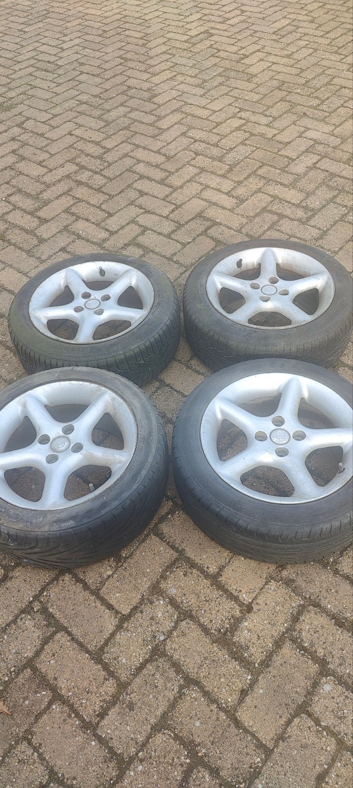 4 lichtmetalen velgen met band 195/50 R15 82V R15., Ophalen