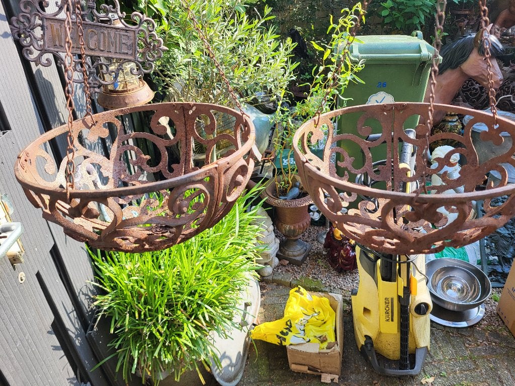 2 gietijzeren plantenhangers, Ophalen of Verzenden, Zo goed als nieuw