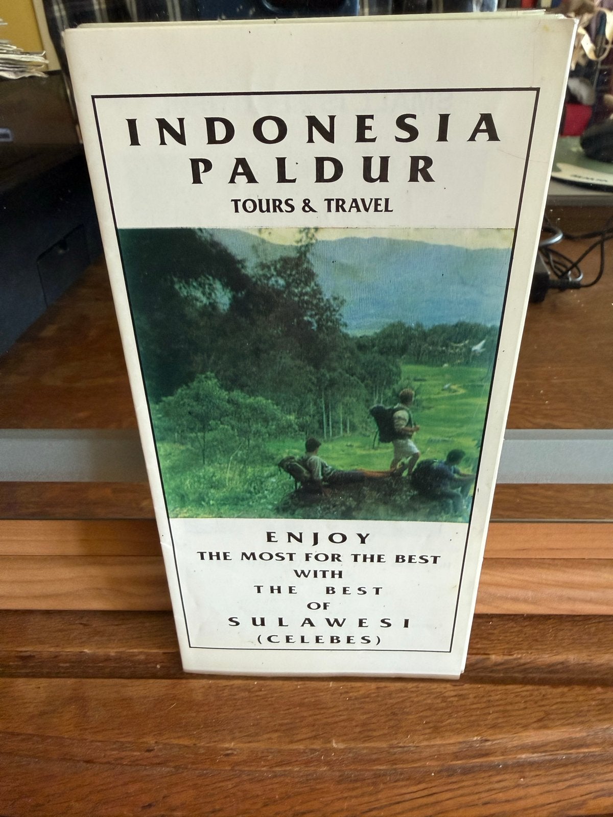 Reisgids Indonesië Sulawesi - Paludur Tours & Travel, Ophalen of Verzenden, Zo goed als nieuw, Folder