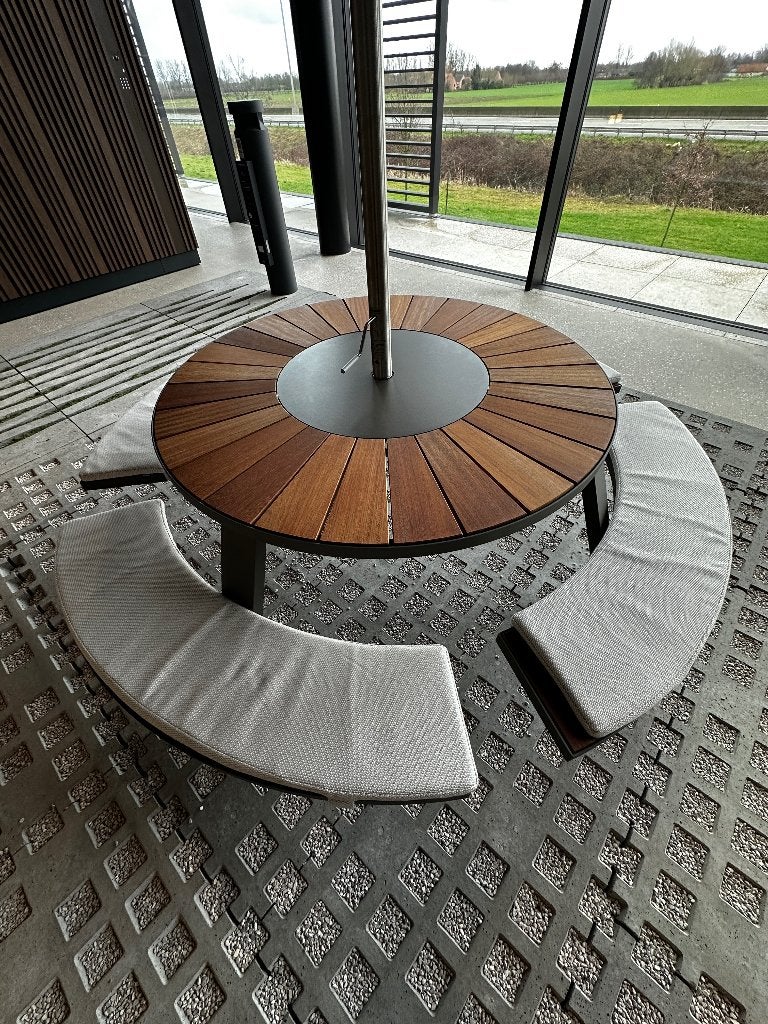 Extremis Pantagruel Gargantua Hopper tafel + Inumbra parasol, Tuin en Terras, Waterstad 23, Rond, Aluminium, Zo goed als nieuw