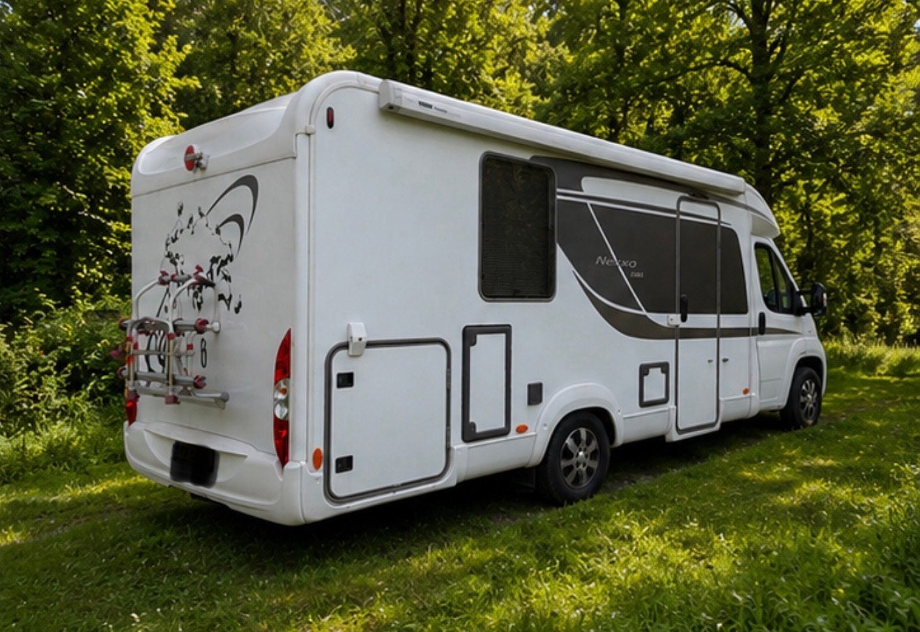 Luxe Burstner NEXXO T685 met uniek interieur, Caravans en Kamperen, Standaard zit, Ringverwarming, Fiat, Particulier