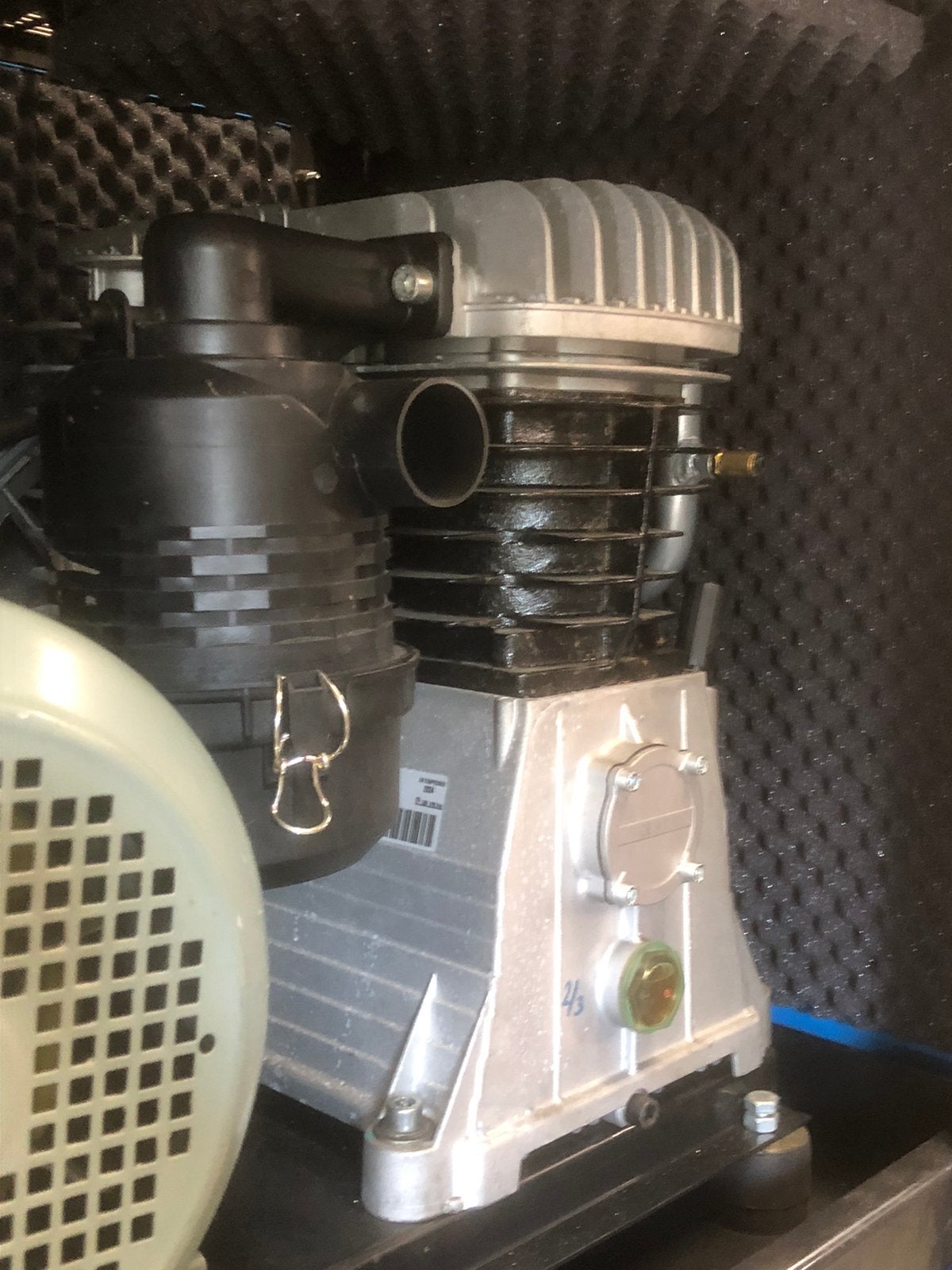 Compressor / schroefcompressor/goed/en goedkoop/factuur, Doe-het-zelf en Verbouw, Compressors, Ophalen, Gebruikt, 400 tot 800 liter/min