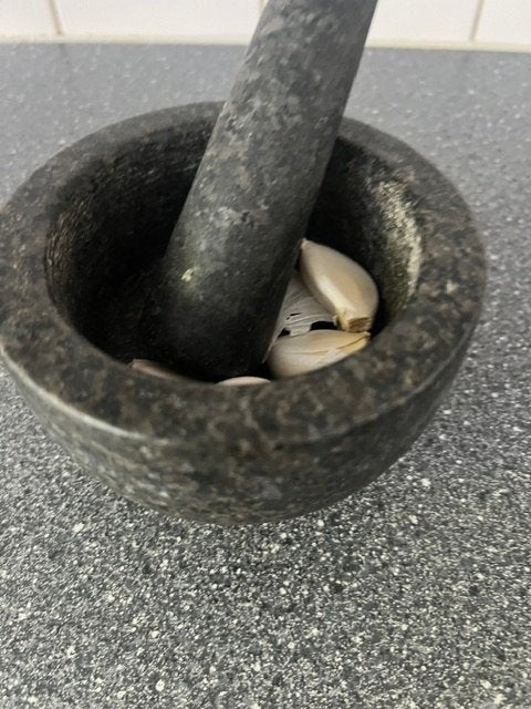 Robuuste granieten vijzel met stamper, Huis en Inrichting, Overige typen, Ophalen of Verzenden, Zo goed als nieuw, Zwart