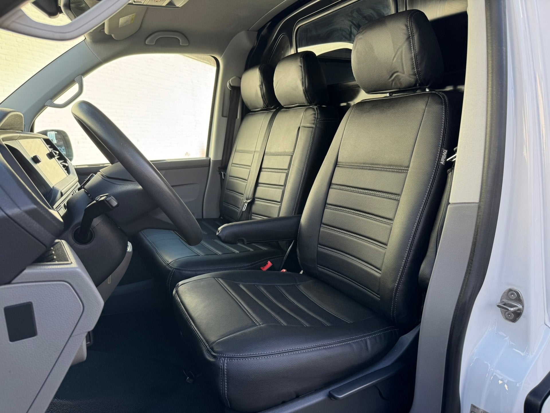 Volkswagen Transporter 2.0 TDI L2H3 28 Comfortline Carplay C, Voorwielaandrijving, Dealer onderhouden, Gebruikt, 4 cilinders