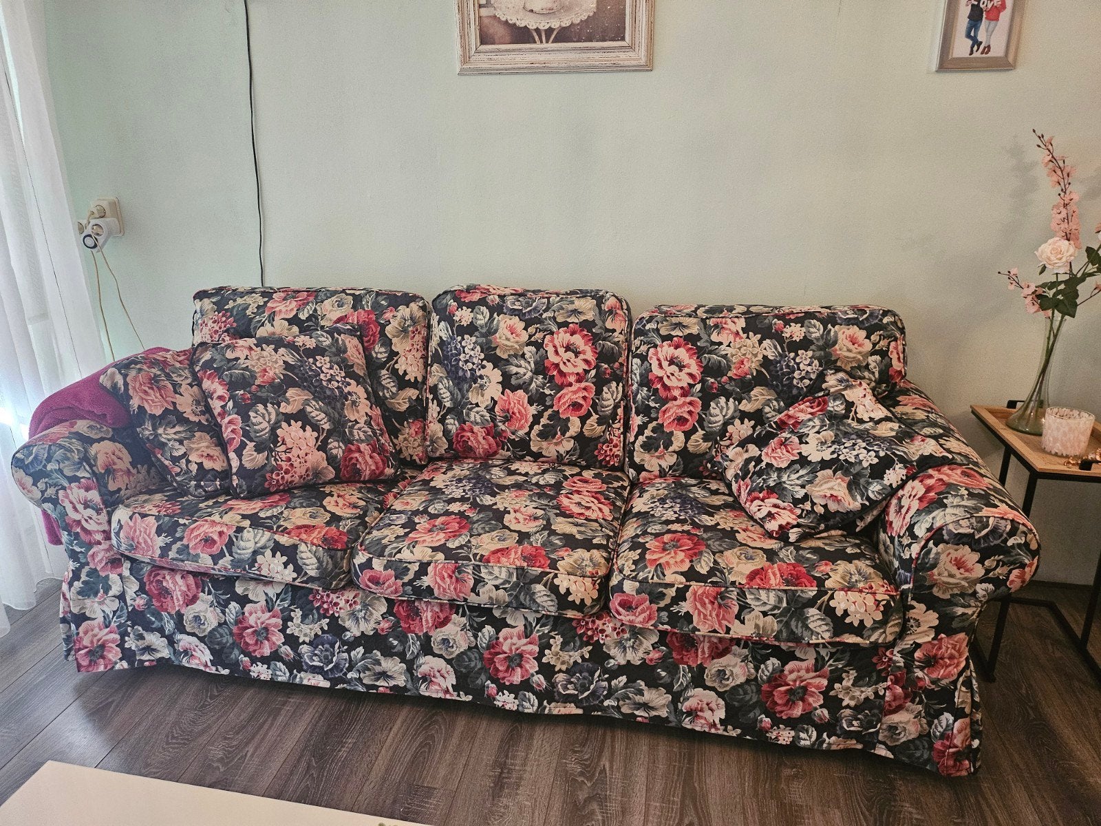 IKEA Ektorp 3-zitsbank met bloemenprint en 2 kussens, Huis en Inrichting, Banken | Bankstellen, Ophalen, Gebruikt, Driepersoons