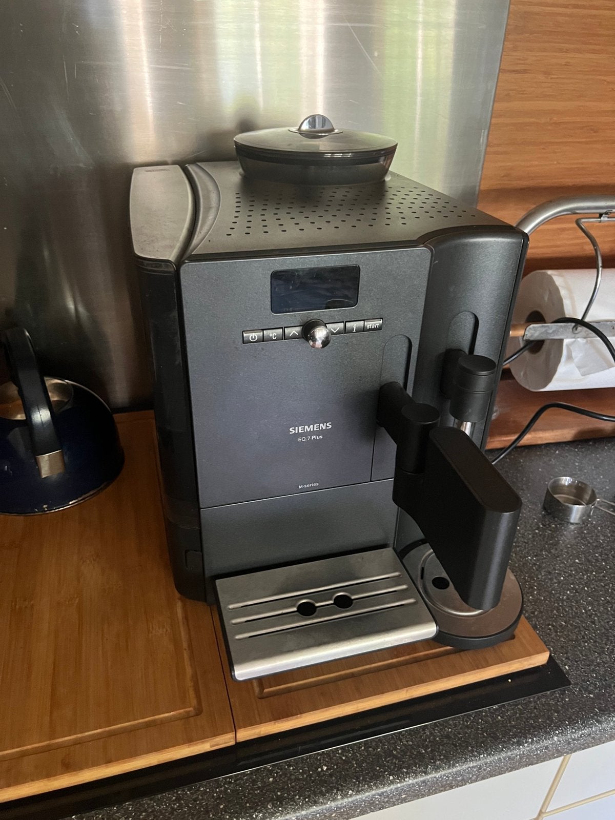Siemens EQ7 plus m-serie, Witgoed en Apparatuur, Koffiezetapparaten, Ophalen, Gebruikt, Koffiemachine, Afneembaar waterreservoir