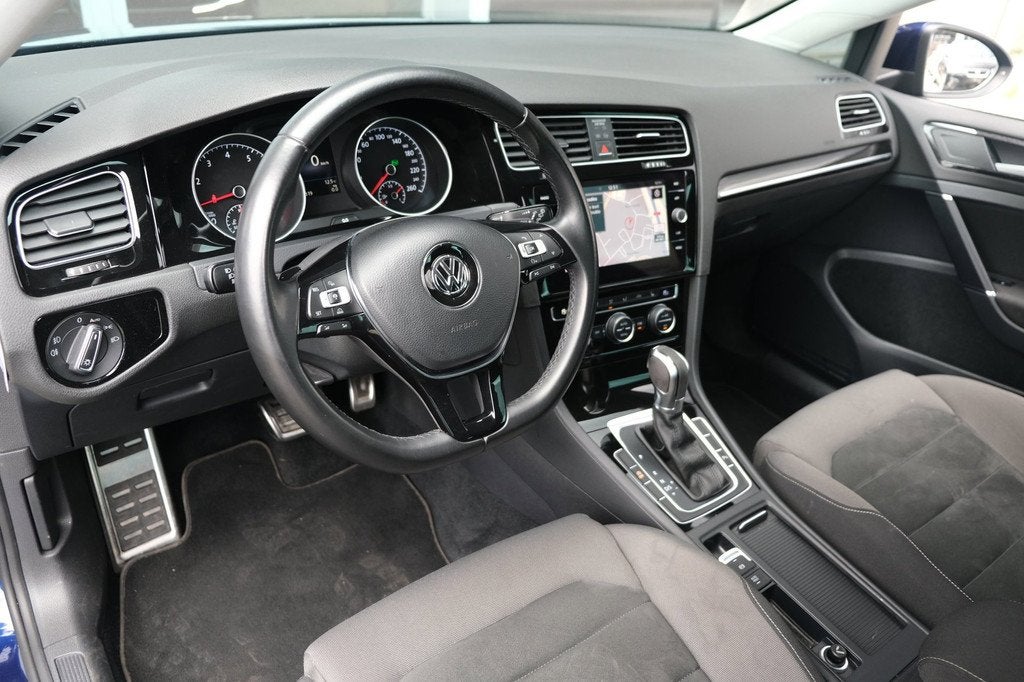 Volkswagen Golf 1.5 TSI Highline DSG Navi Acc Led Pdc Apple, Auto's, Euro 6, 4 cilinders, Blauw, Alcantara