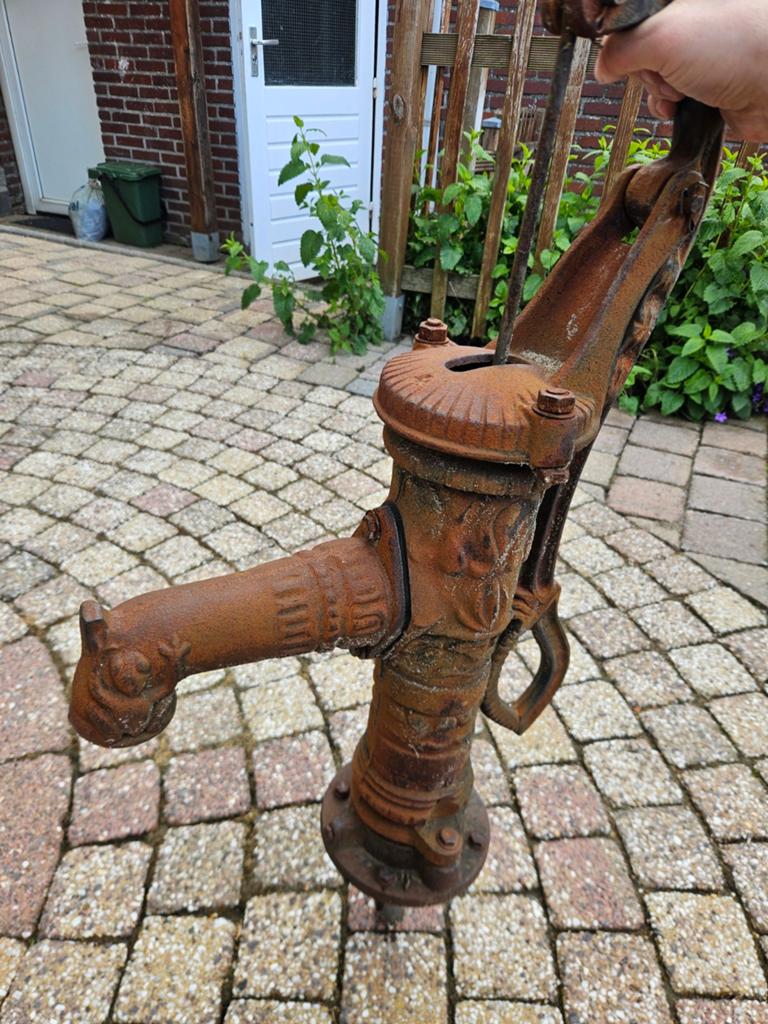 Antieke gietijzeren waterpomp, Ophalen of Verzenden