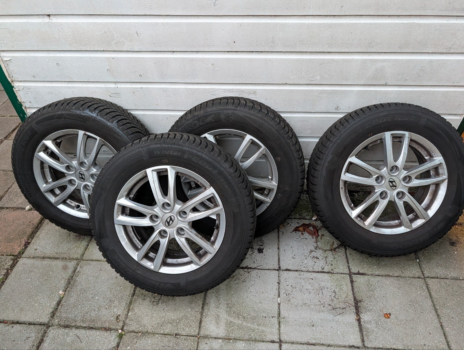 Hyundai i30 rims with old winter tires / velgen met oude win, Ophalen, Gebruikt, 15 inch, Banden en Velgen