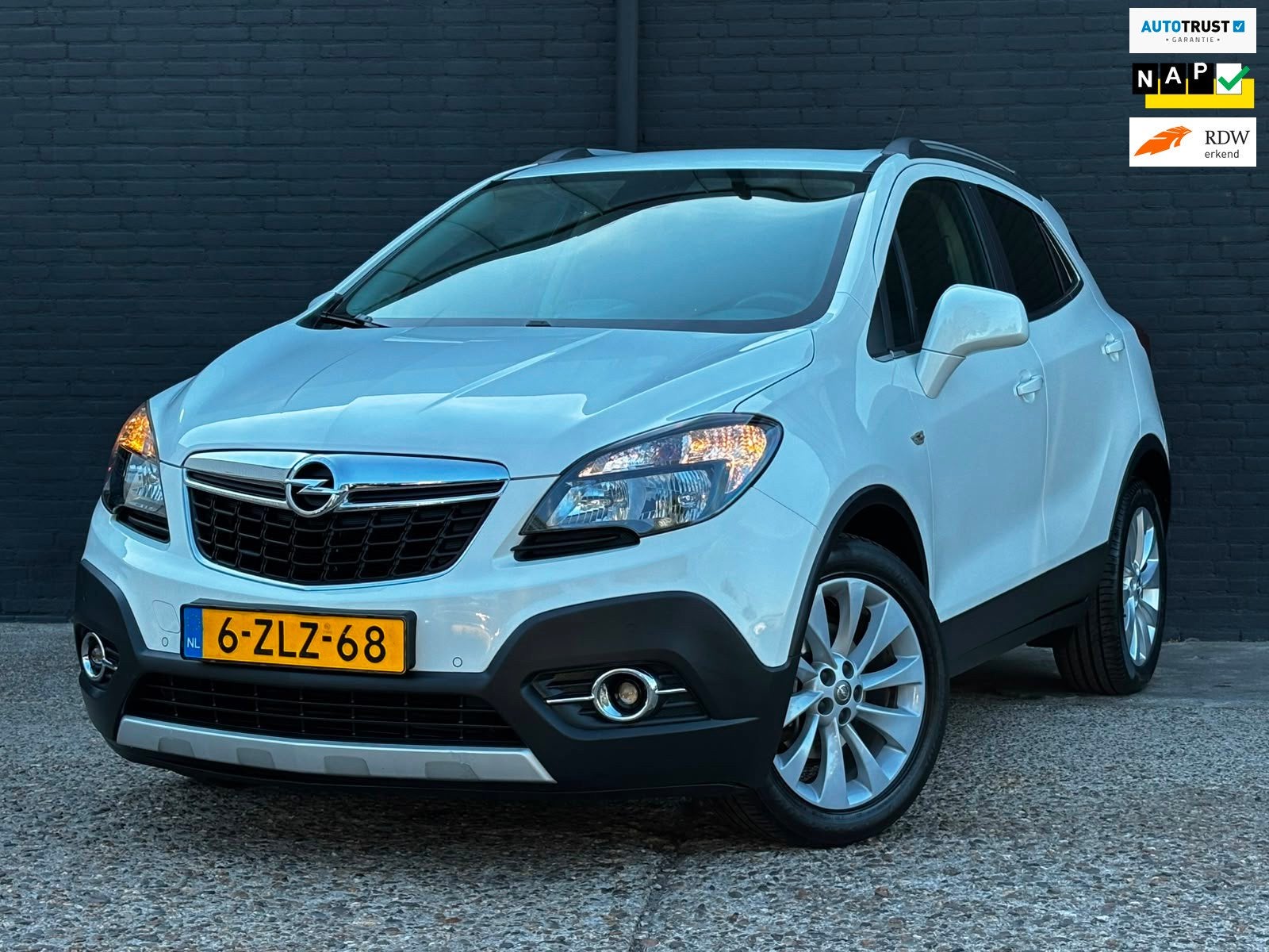Opel Mokka 1.4 T Cosmo PANO|LEDER|NAVI|PDC|STOELVER, Auto's, Voorwielaandrijving, Euro 5, Gebruikt, Zwart