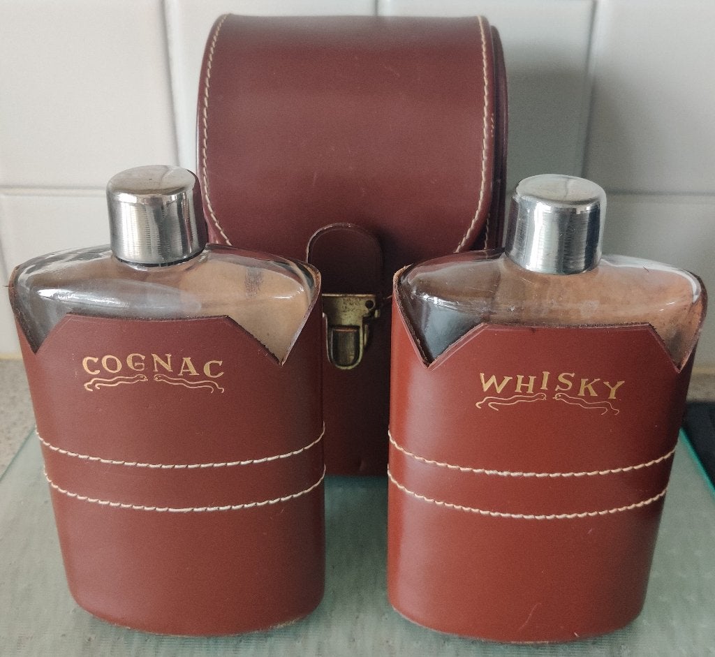 Vintage  heup/ whisky en cognac fles en mascotte roll box, Ophalen, Gebruikt, Bierglas