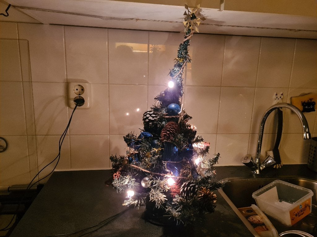 Een compleet mini kerstboompje compleet met verlichting enz, Ophalen of Verzenden, Gebruikt